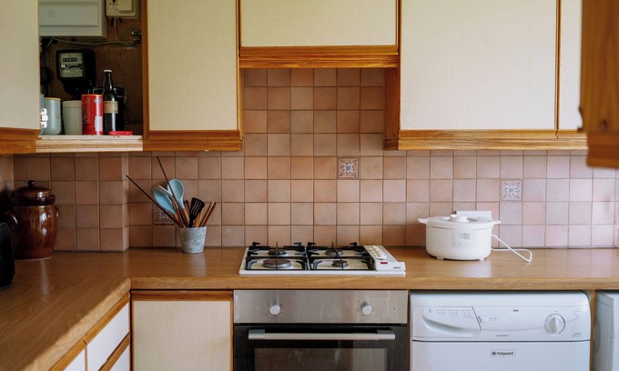 Wood Street Apartment | Comfy 1-Bed Flat Near Hospital & Station
