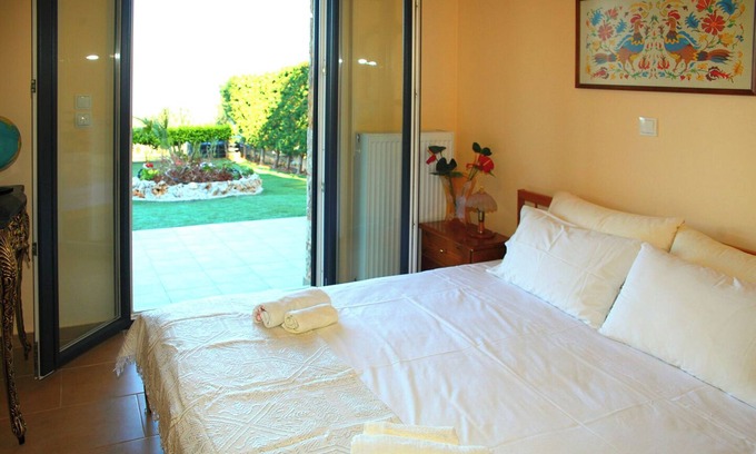 Theologos Apartment | Comfy 1BD flat with Garden close to the Beach!