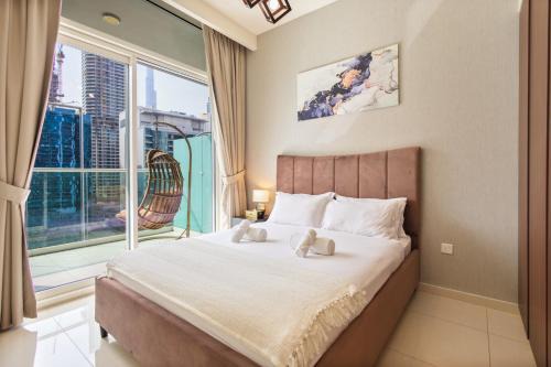 Downtown Dubai Apartment | Comfy 1BR with Large Balcony - 15-min to Mall & Burj