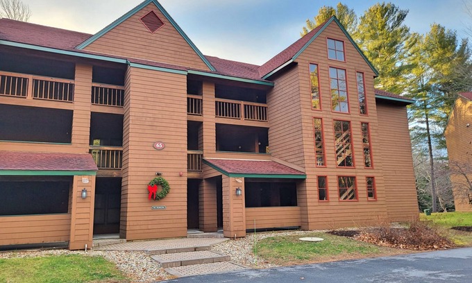 North Woodstock Condo | Comfy 1st floor, on river. pool/fitness center, pet-friendly. D0211 by LRS