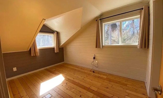 Kenai Peninsula House | Comfy 2br Furnished home w big deck! 1 acre RV Parking w power. Sleeps 7
