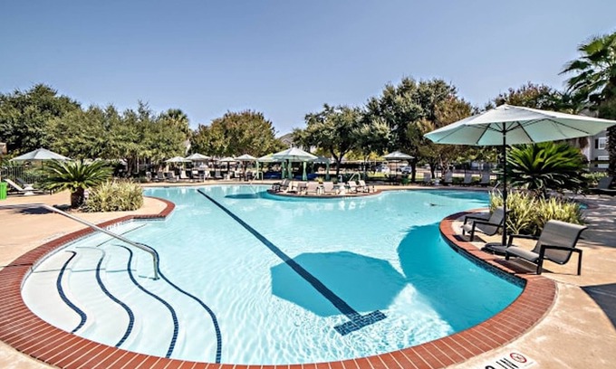 Pleasant Valley Apartment | Comfy 2BR King Suite w Gym Pool Close to DT