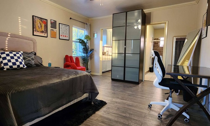 East Hollywood Apartment | Comfy+Aesthetic Retro Red Haven Hollywood Studio