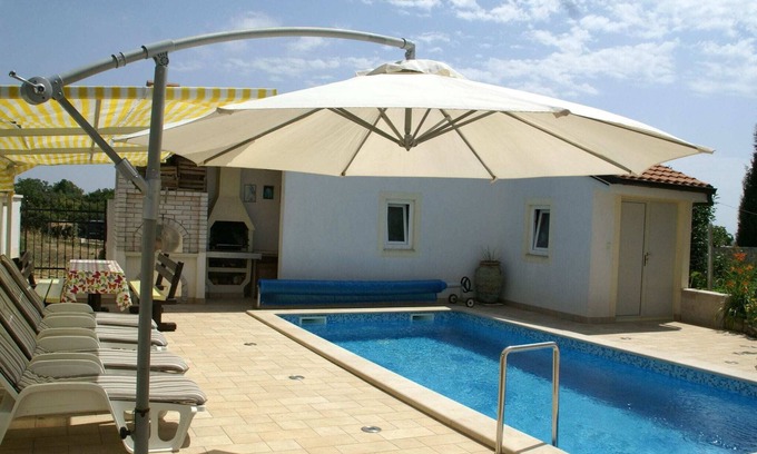 Vinkuran Apartment | Comfy apartment in Vinkuran with the beach nearby