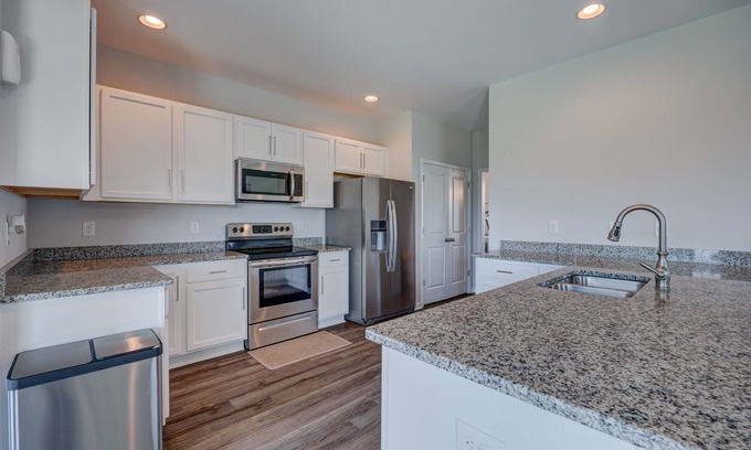 Northwest House | Comfy & Cozy home ~20mins from Wilmington & 35-45 from beaches