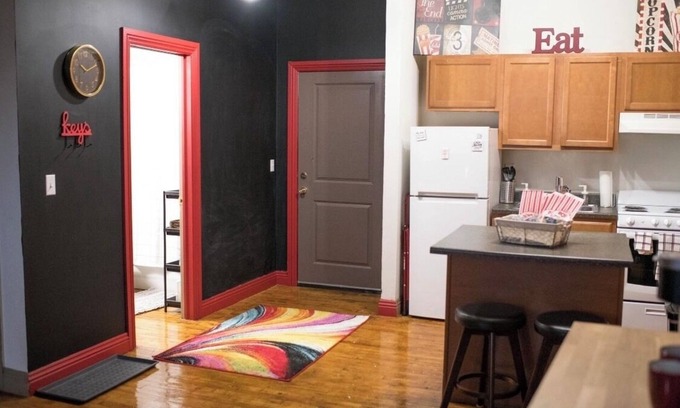 Detroit Apartment | Comfy Downtown Detroit Loft with free parking.