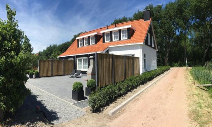Oostkapelle House | Comfy holiday home in Oostkapelle with garden