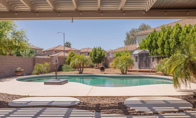 Bell West Ranch House | Comfy House, Private Backyard w/Pool, BBQ, Citrus