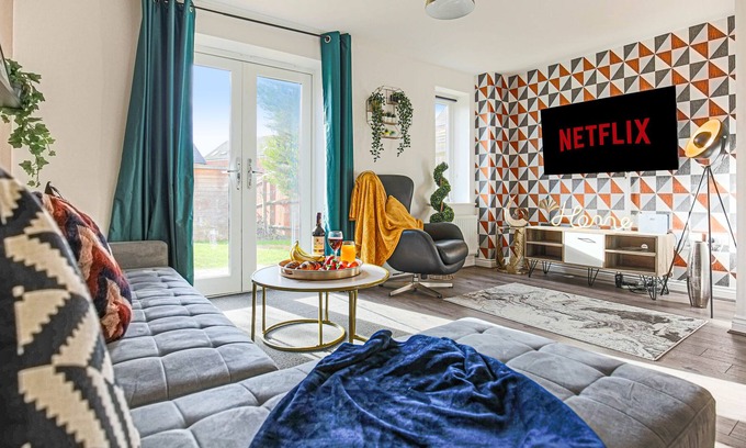 Newport Pagnell House | ⭐️Comfy House with Free Parking, Garden & Smart TV with Netflix by Yoko Property