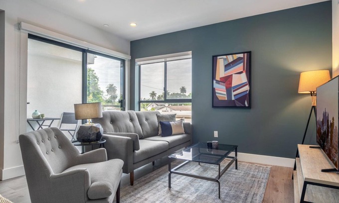 Mar Vista Apartment | Comfy Mar Vista 1BR w/in-unit W/D + Gym near Venice Beach by Blueground