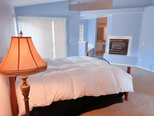 Estates at Canyon Crest House | Comfy Master Room