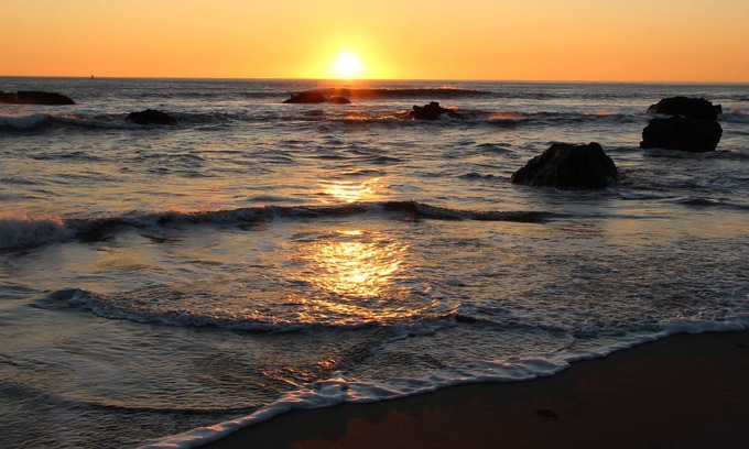 Cayucos House | Comfy Neighborhood Ocean View Home, w/ Hot Tub--Just Steps to Beach (No Parties)