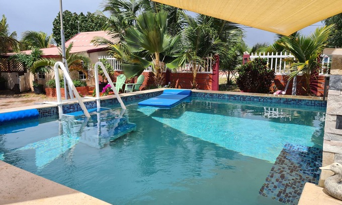 Tanki Leendert Apartment | Comfy Studio with large veranda + Shared Pool