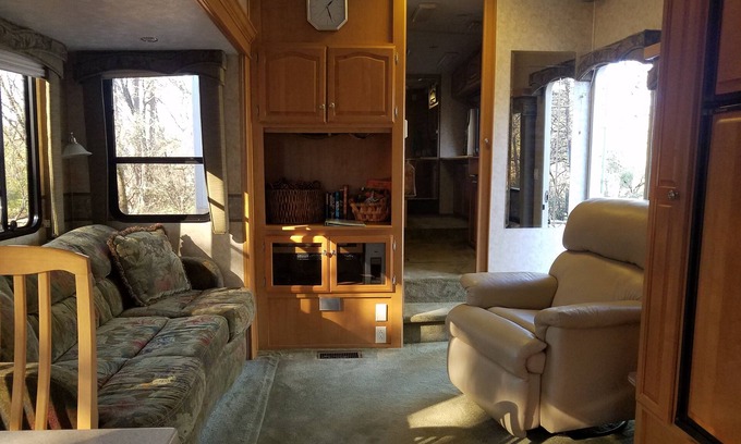 Colfax House | Comfy Trailer between Sacramento & Lake Tahoe