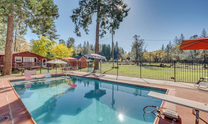Apple Hill Cottage | Community Pool & On-Site Farm: Placerville Cottage