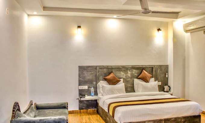 Bullawala Hotel | Compass rose