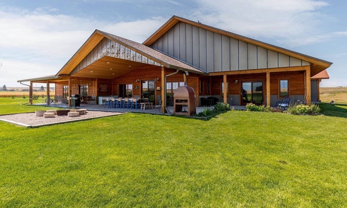 Amsterdam Other | Complete privacy! Gameroom, Sauna, Cold Plunge, B-ball, Campfire, & Yard Games.
