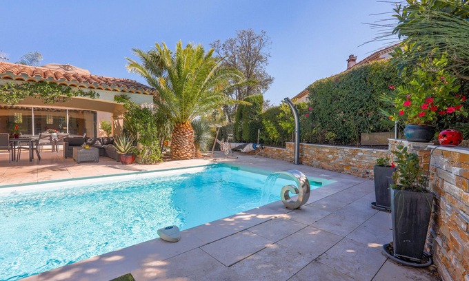 Saint-Aygulf Villa | Complete Villa Au Clos Provençal with sea view, Wi-Fi and air conditioning