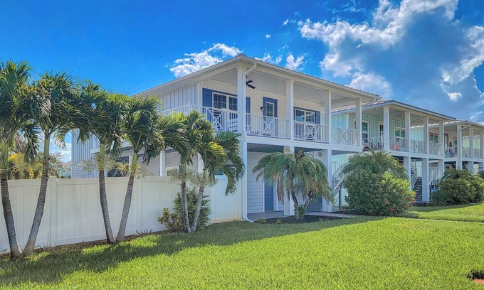 Madeira Beach House | COMPLETELY COASTAL! PRIVATE HEATED POOL! 3 BR 2 BA Close to John's Pass!