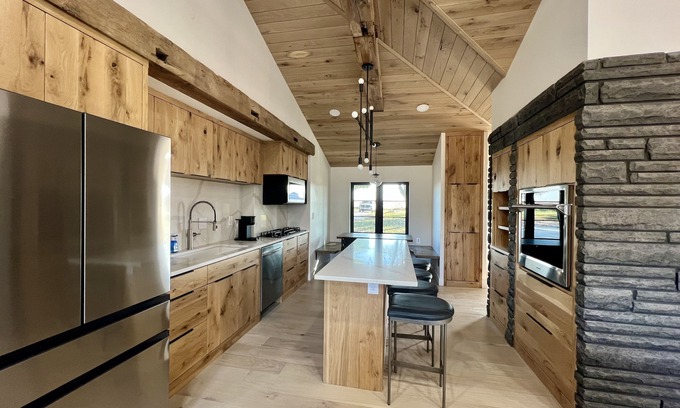 Orange Prairie House | Completely remodeled luxury 3 bedroom, 3 bathroom House in quiet country setting