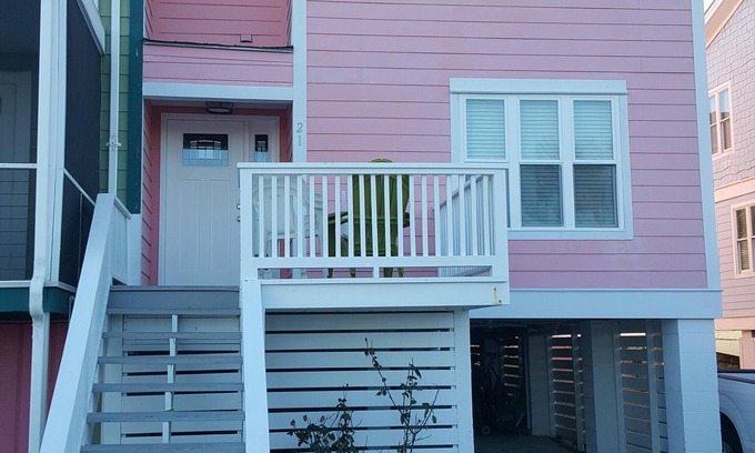 Tybee Island House | Completely Renovated Pink Sea House on North Beach, Tybee Island