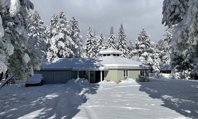Pinetop House | Completely Renovated House w/2 Entertaining Areas - Right off the golf course!