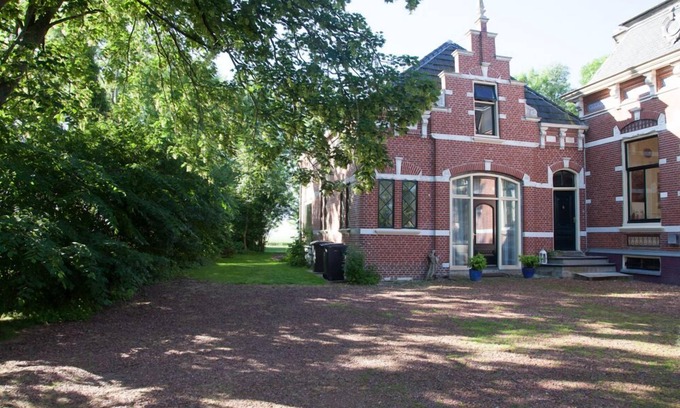 Nieuwolda-Oost Apartment | Completely renovated former coach house of villa “Hoeve Ceres” from 1898