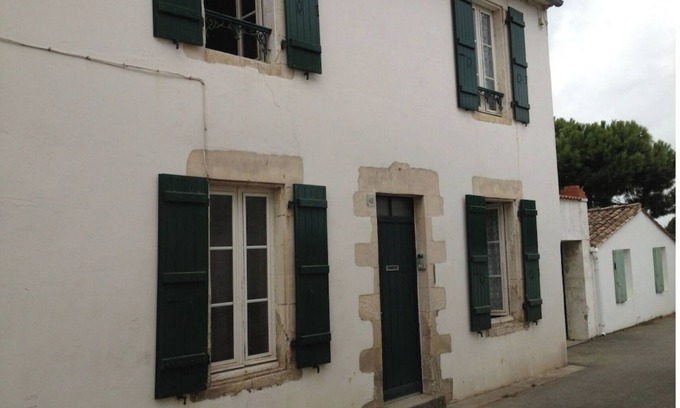 Loix House | Completely renovated typical Réthaise house - Sleeps 4