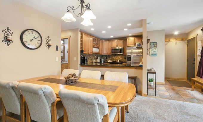 Avon Condo | Complimentary Shuttle to Slopes, Wonderful Condo, Pool & Hot Tub!