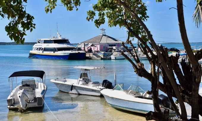 Dunmore Town House | Conch Shell Harbour Island 5 Bedroom Home