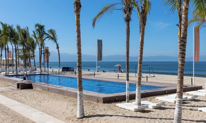 Flamingos Condo | Condo Aria Ocean 206 by Kivoya