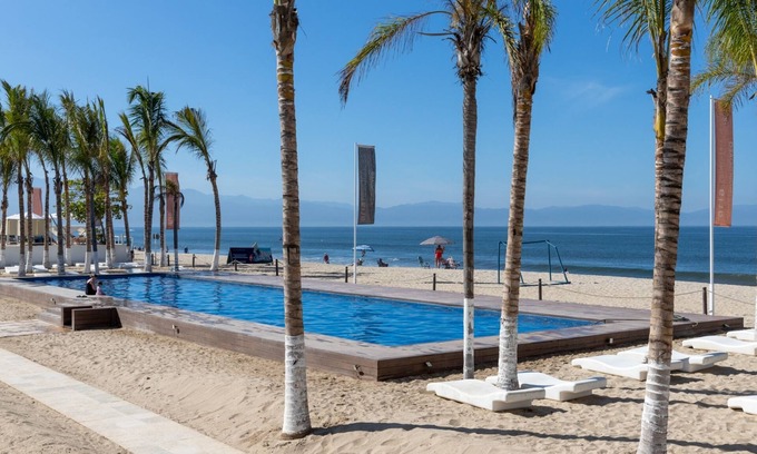 Flamingos Condo | Condo Aria Ocean 501 by Kivoya