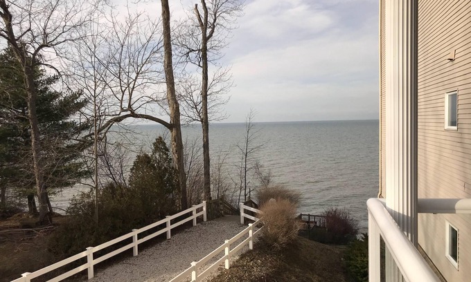 Geneva-on-the-Lake Condo | Condo at Lake Erie Vista, Unit 201 - Private Beach, Balcony, Pool