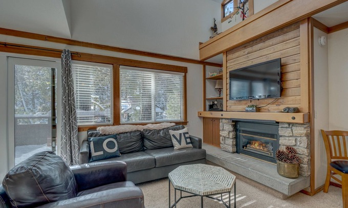 Tahoe Woods Condo | Condo close to ski hill with fireplace, balcony, W/D, hot tub, & pool