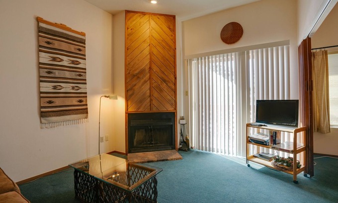 Angel Fire Condo | Condo just a Walk from the Chair Lift