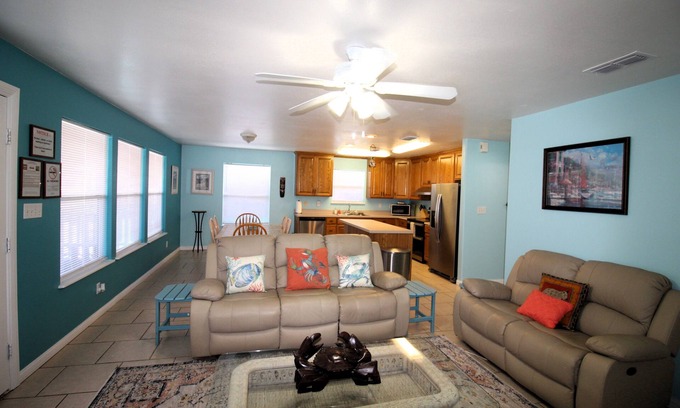 Port Mansfield House | Condo located right on the water! Your boat is right out the back door.