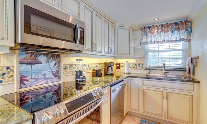 Capri Isle Condo | Condo w/ Gulf Access Near Treasure Island Beach!