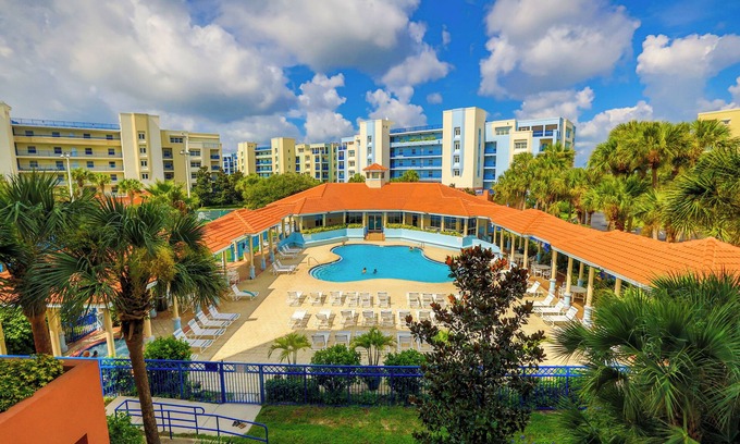 New Smyrna Beach Condo | 🌴🐠Condo w/Short Walk to Private Beach Access 🏖️ & Loaded w/Amenities 🌊🎾🏀