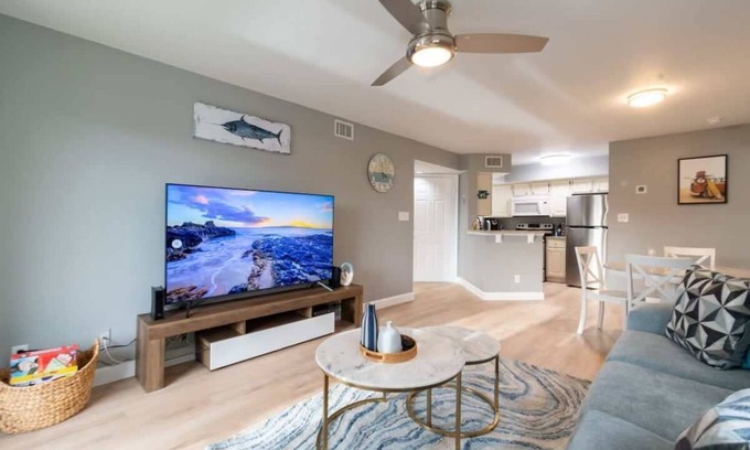 Ocean Side Village Condo | Condo with all Essentials, Gym & Pool - Beachside