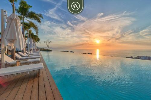 Alta Vista Apartment | Condo with Balcony - Rooftop Pool with Ocean View