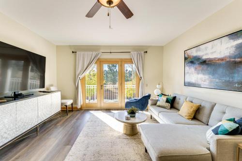 Angel Fire Apartment | Condo with Balcony More Than 2 Mi to Angel Fire Resort!