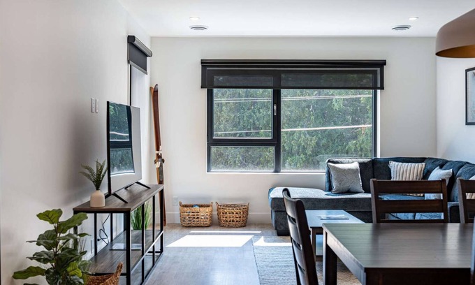 Revelstoke Condo | Condo with Hot Tub - The Grizzly Basin