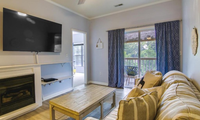 Rehoboth Beach Apartment | Condo with Pool Access about 2 Mi to Rehoboth Beach!