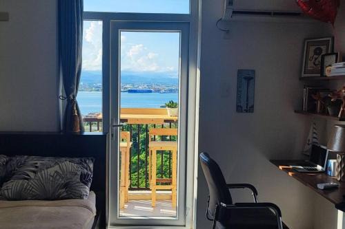 Lapu-Lapu Apartment | Condominium resort in Cebu with city view & seaview