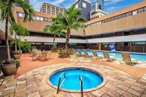 Downtown Honolulu Apartment | Condotel with Free Parking Wifi Central AC