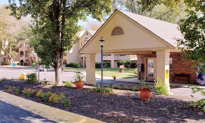 Lansing Condo | Condotels