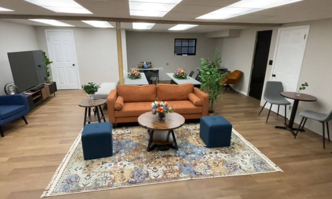 Cromwell Apartment | Conference Room Rental no sleeping arrangements