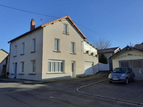 Ferrieres-sur-Sichon House | Confort et Charme à Ferrières: Gîte 5 chambres, Terrasse, Animaux bienvenus - FR-1-489-497