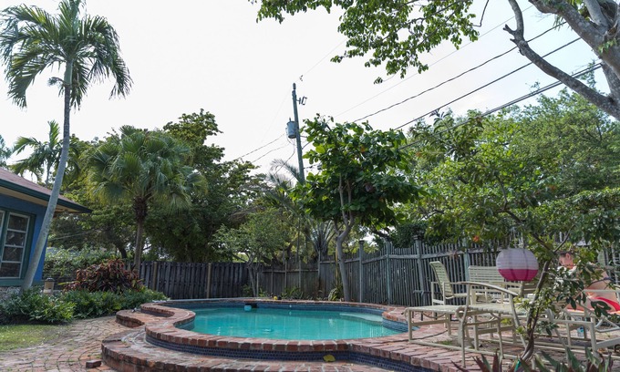 Downtown Fort Lauderdale House | Confortable old Florida coral house 3 bed 2 bath pool and peacocks Las olas 1mil