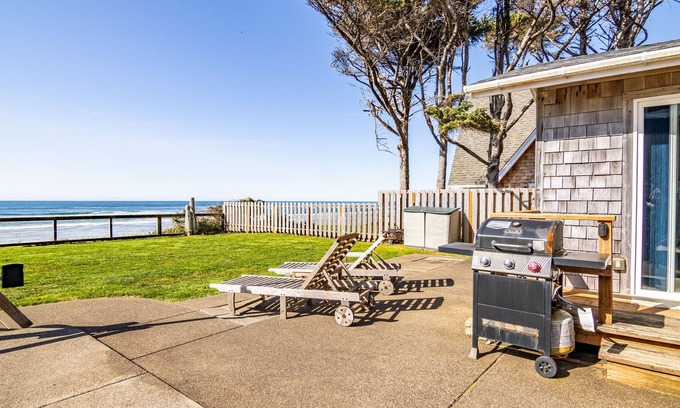 Yachats House | Conrad Cottage - Expansive ocean views